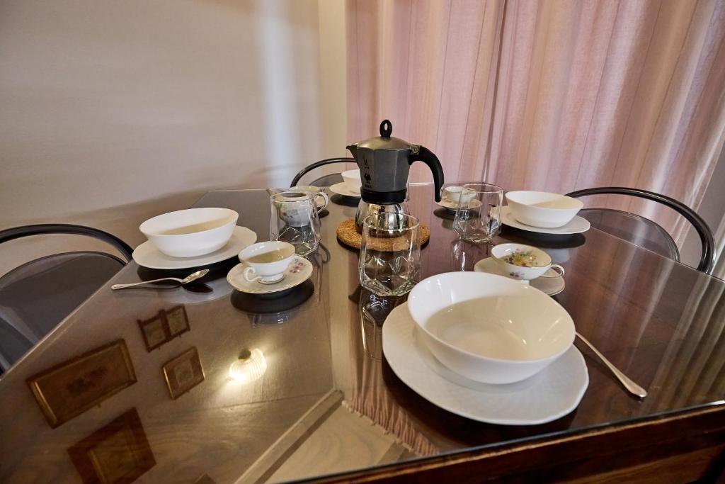 Coffee and tea making facilities at LA TORRE LUNGA -Smart Working- 150 m dalle-from Due Torri-Two Towers