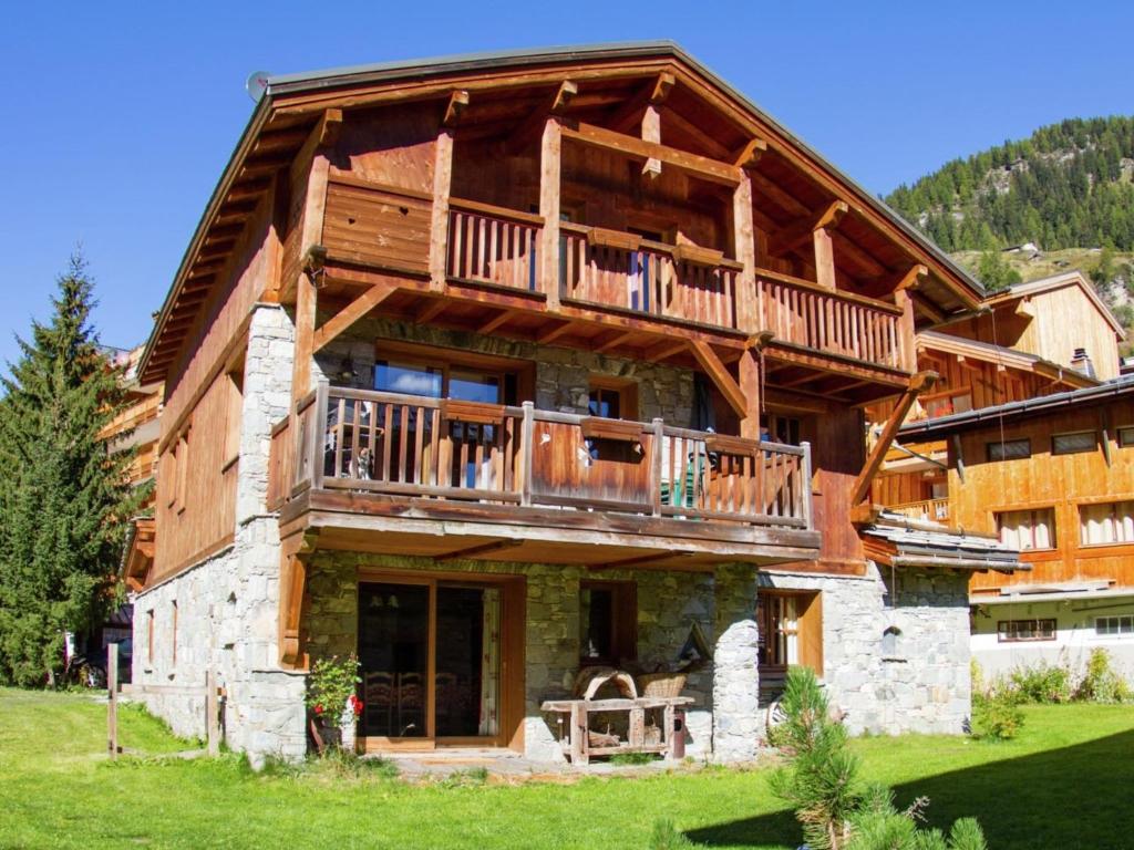 a large wooden house with a balcony at Cosy apartment in Tignes with garden in Tignes