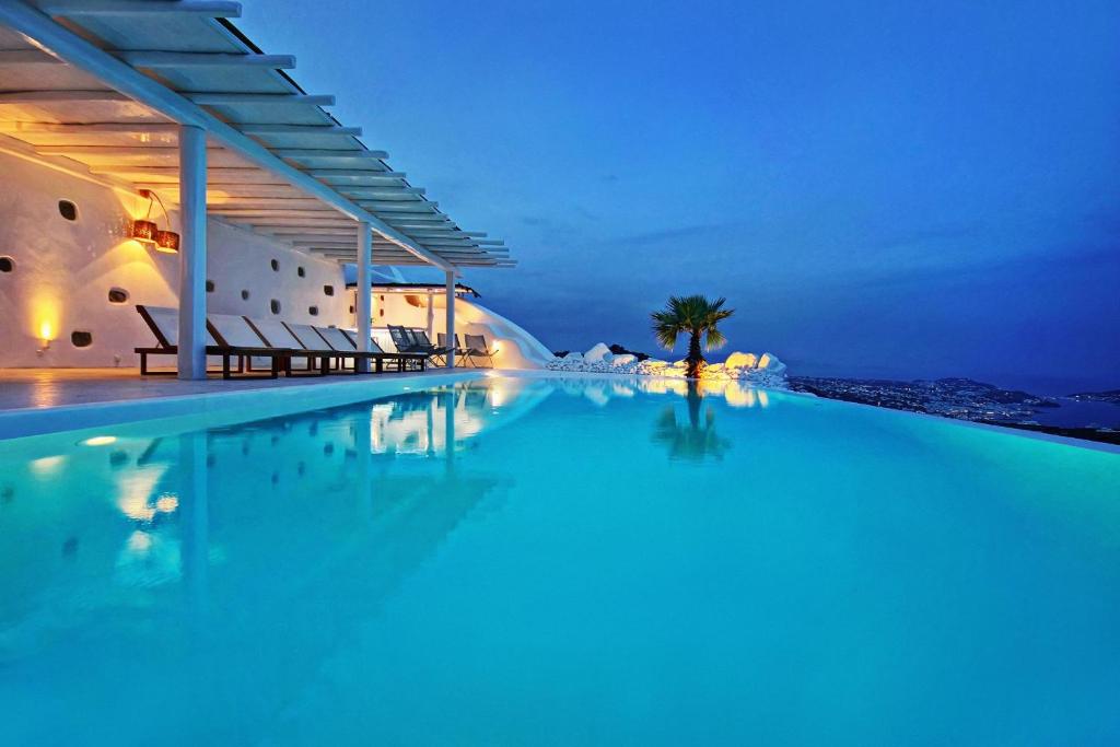 una piscina en un hotel por la noche en Magnificent Mykonos Villa - Villa Blue Paradise - 8 Bedroom - Private Pool And Bar - Panoramic SeaViews, en Fanari