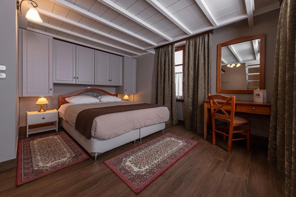 Postel nebo postele na pokoji v ubytování Ef Zin Hotel Arachova