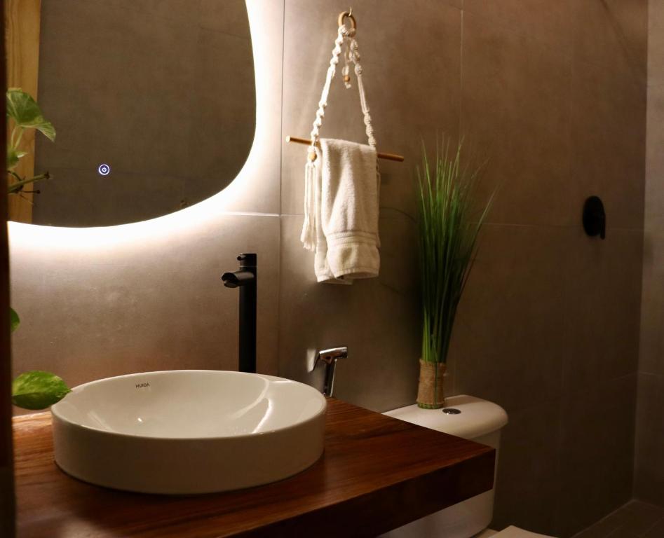 Koupelna v ubytování Casa Wabi Sabi
