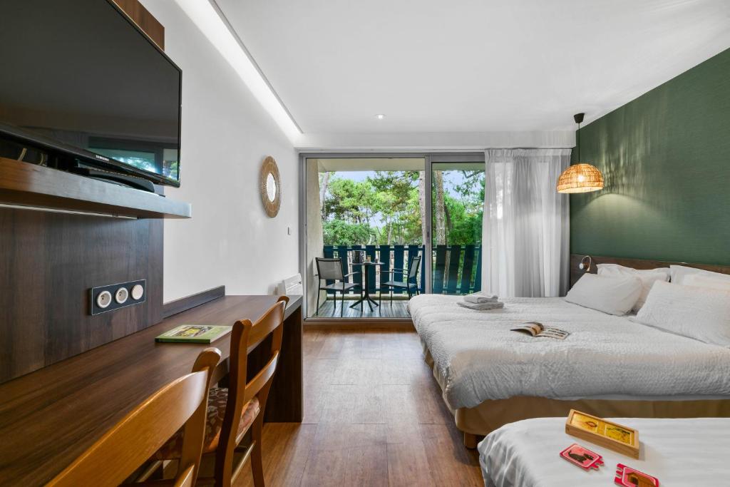 Hotel Logis Lacotel - 三个房间