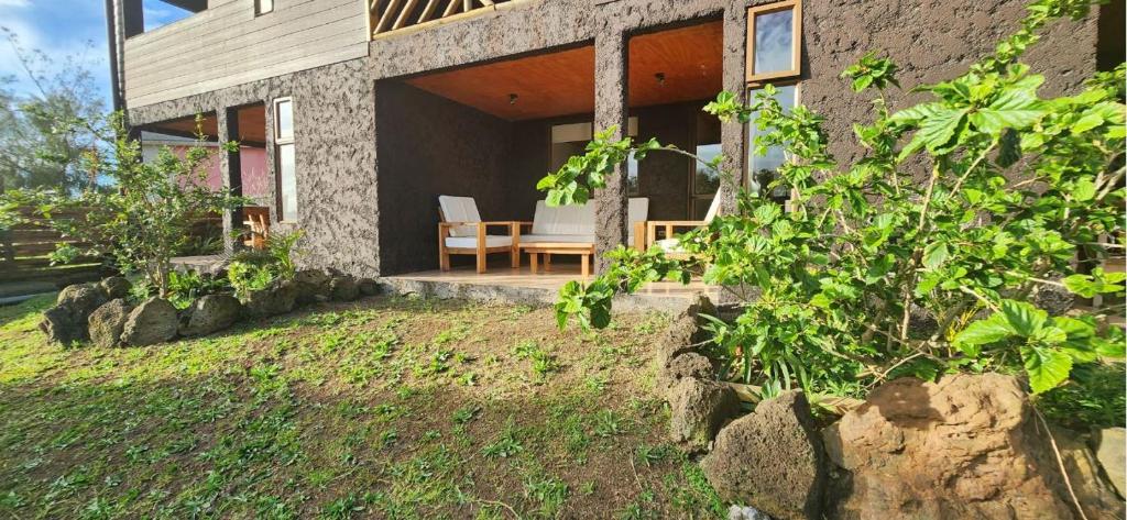 Un jardín fuera de Apartamentos Tupuna Lodge