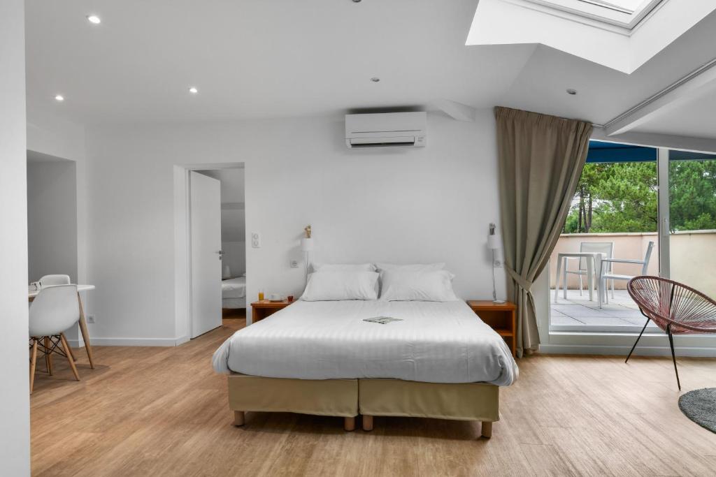 Hotel Logis Lacotel - 家庭套房