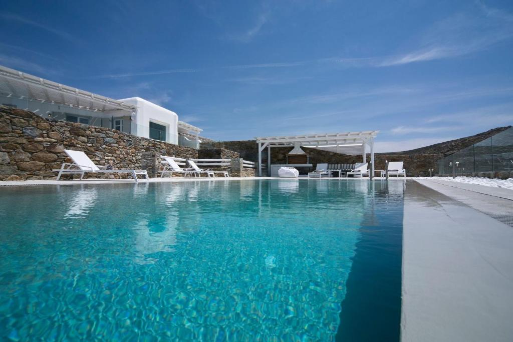 Bazén v ubytovaní Luxury Mykonos Villa - 4 Bedrooms - Sea View & Private Pool - Elia alebo v jeho blízkosti