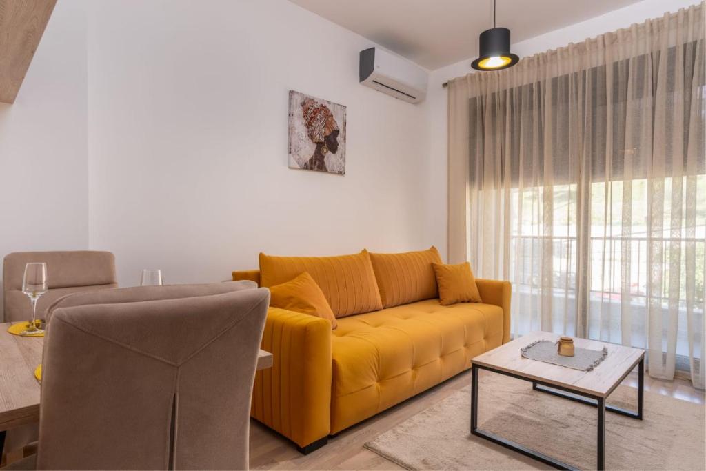 Yellow Studio Retreat Tivat