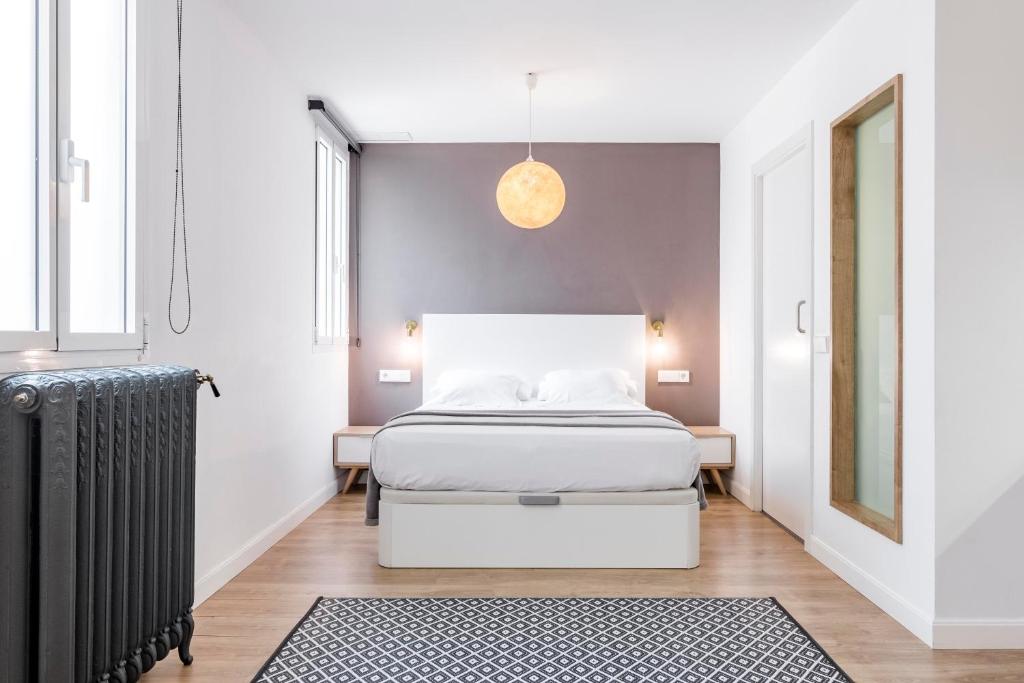 Postel nebo postele na pokoji v ubytování Home Suite Home Gran Via