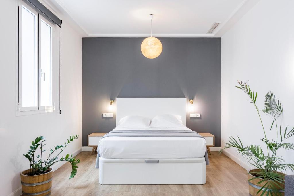Postel nebo postele na pokoji v ubytování Home Suite Home Gran Via