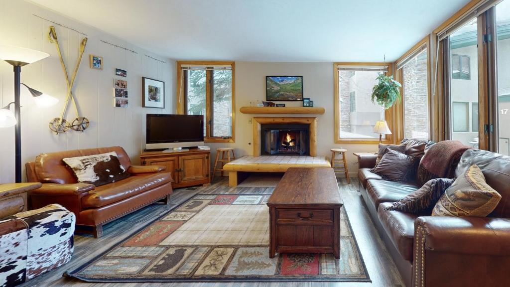 Posezení v ubytování Tamarack Townhomes - CoralTree Residence Collection