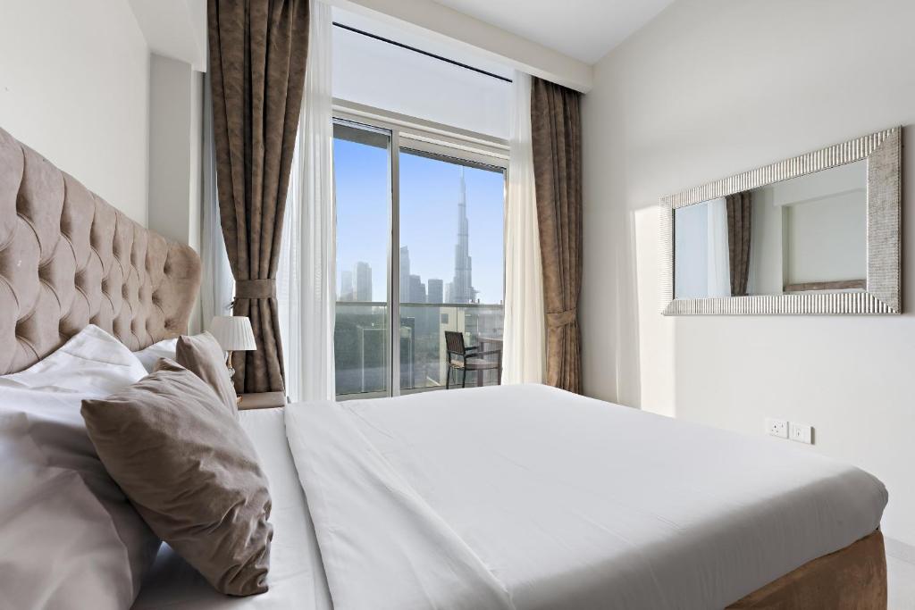Postel nebo postele na pokoji v ubytování VayK - Elegant 1 Bedroom with Burj Khalifa View