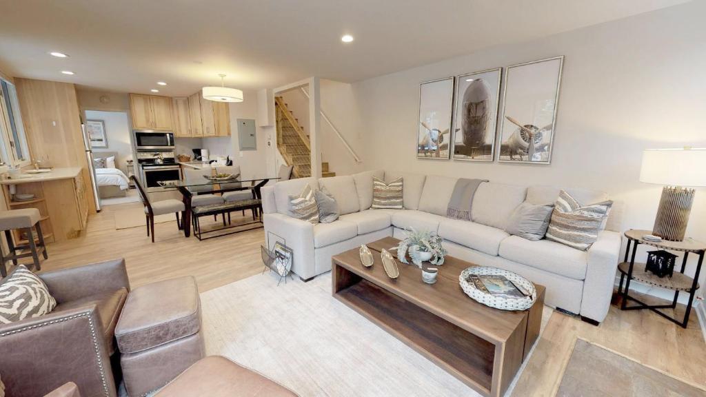 Kuchyň nebo kuchyňský kout v ubytování Tamarack Townhomes - CoralTree Residence Collection