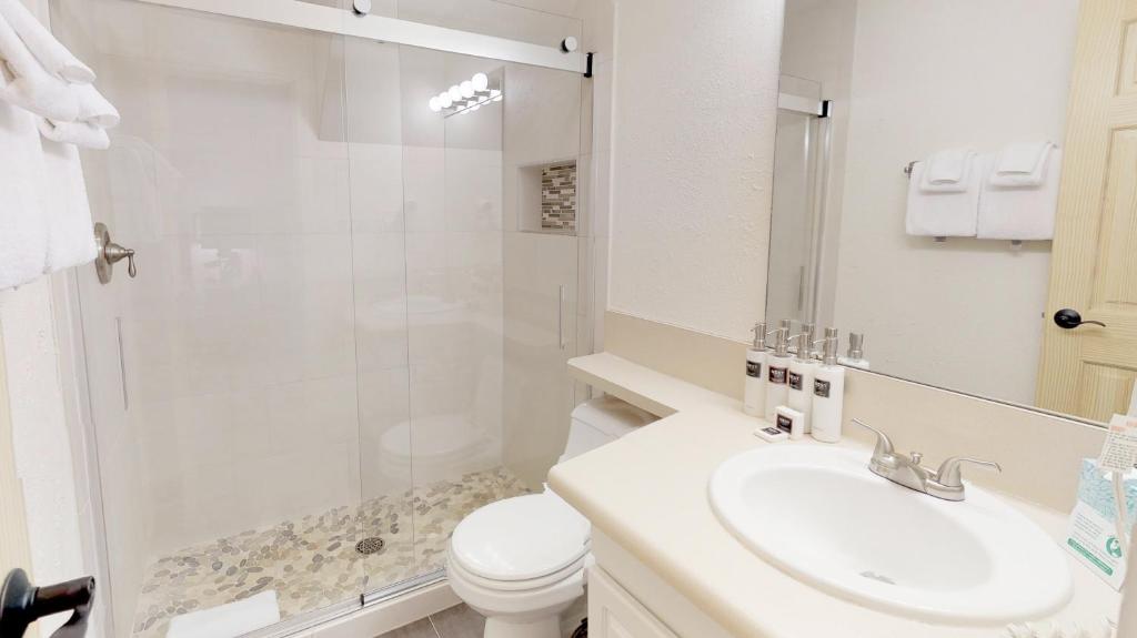 Koupelna v ubytování Tamarack Townhomes - CoralTree Residence Collection