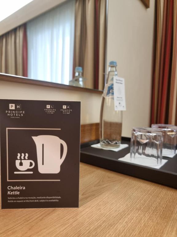 Příslušenství pro přípravu čaje a kávy v ubytování Hotel Principe Lisboa
