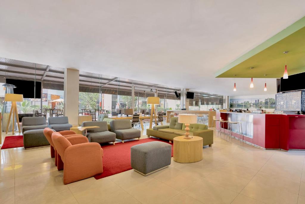 An open lobby lounge beside the hotel’s red dining counter.