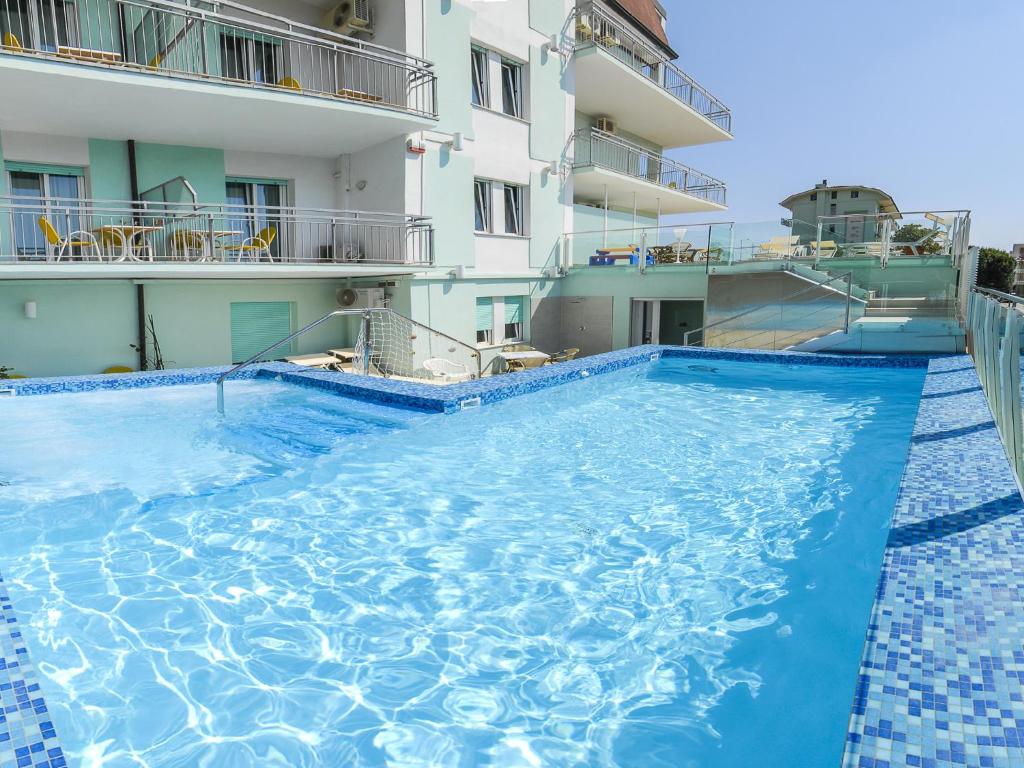 Bazén v ubytování Hotel Bahamas nebo v jeho okolí