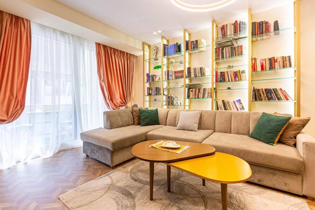 Ruang duduk di Tirana Center Fame House