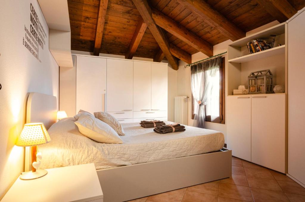 Łóżko lub łóżka w pokoju w obiekcie Casa Quarto di Luna
