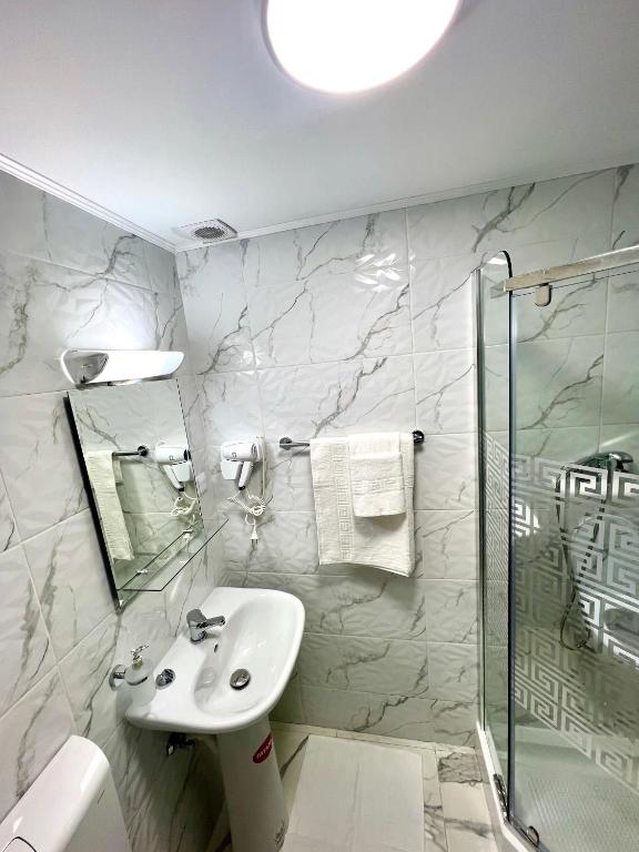 Koupelna v ubytování Hotel Marina 2