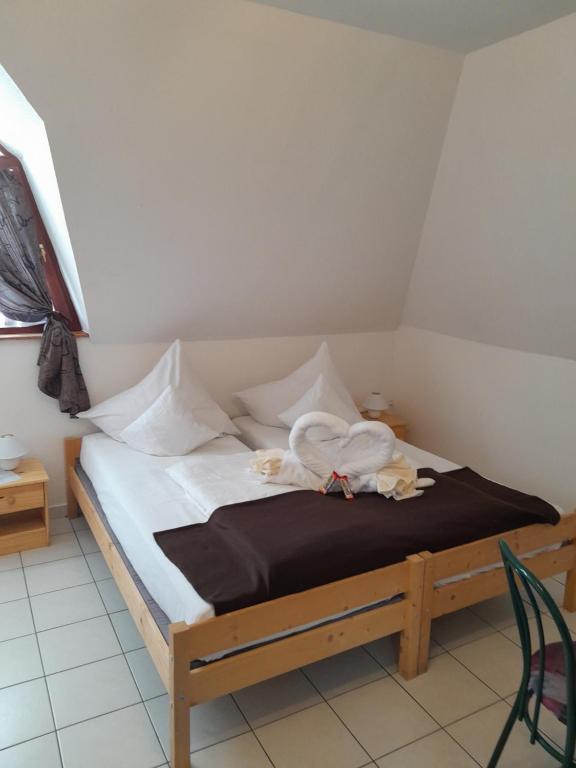 Postel nebo postele na pokoji v ubytování Béke Stúdió Apartman