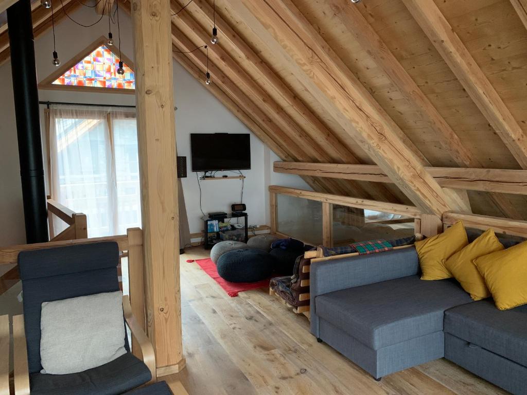 TV a/nebo společenská místnost v ubytování Maison Cluaran