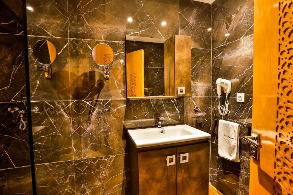 Koupelna v ubytování Hôtel Mechouar Plaza
