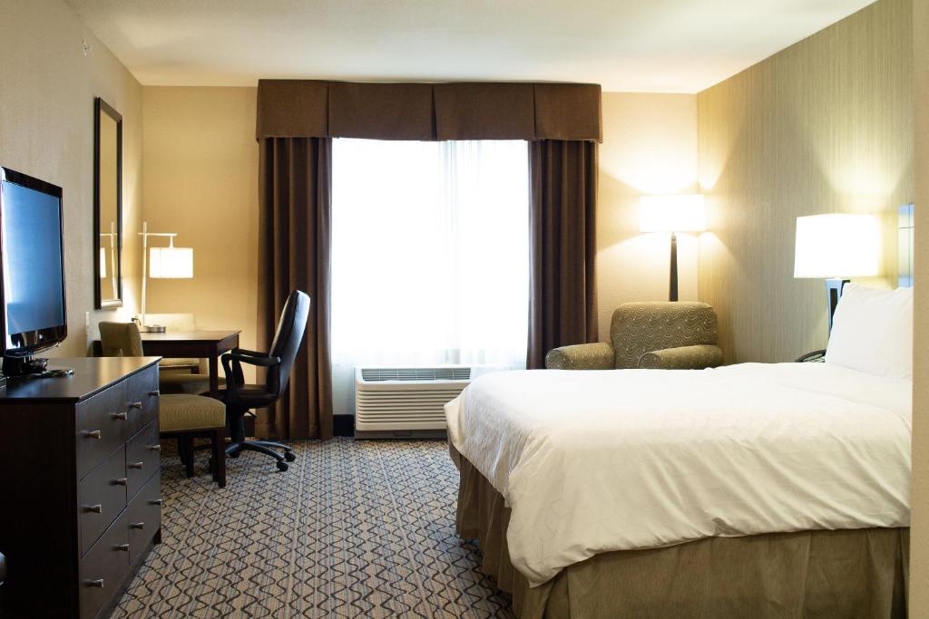 Holiday Inn Express & Suites - Williston by IHG - Kamer Met Kingsize Bed - Slechthorenden/Rookvrij