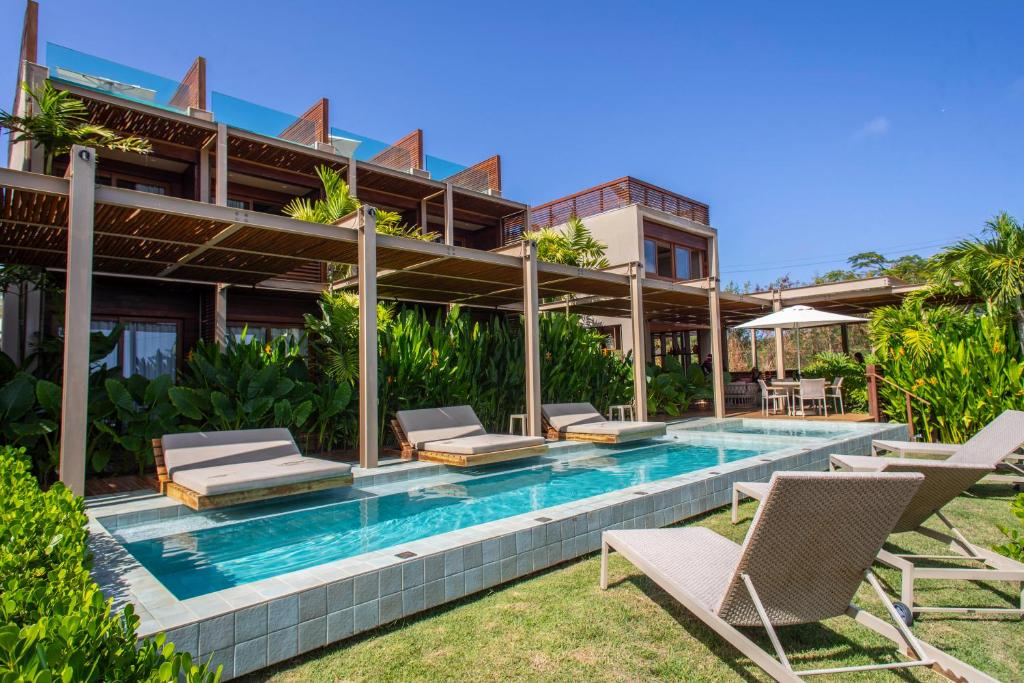 una foto di una villa con piscina di POUSADA DO MIRANTE a Fernando de Noronha