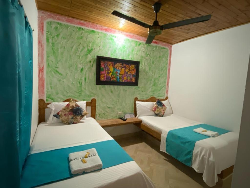 Postel nebo postele na pokoji v ubytování Hotel imperial