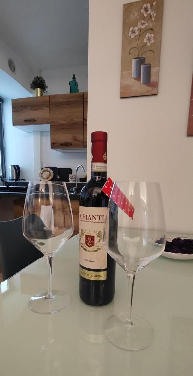 Gemme Fiorentine Apartments in front of the train station 5 minutes from the centre Free parking - 12