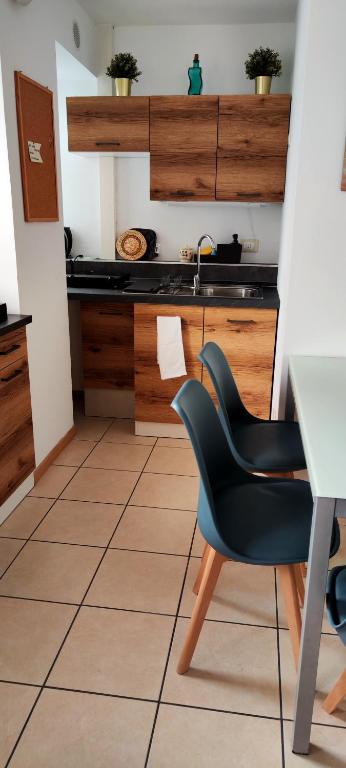 Gemme Fiorentine Apartments in front of the train station 5 minutes from the centre Free parking - 11