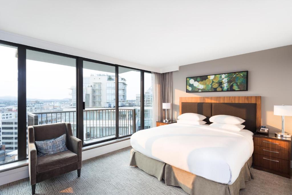 Sustainability certification DoubleTree by Hilton Hotel & Suites Victoria - ストリートビュー付きキングルーム - 低層階