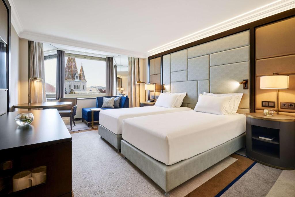 Postel nebo postele na pokoji v ubytování Hilton Budapest