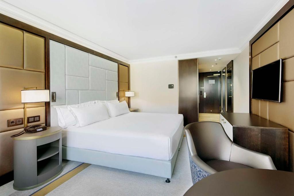 TV a/nebo společenská místnost v ubytování Hilton Budapest