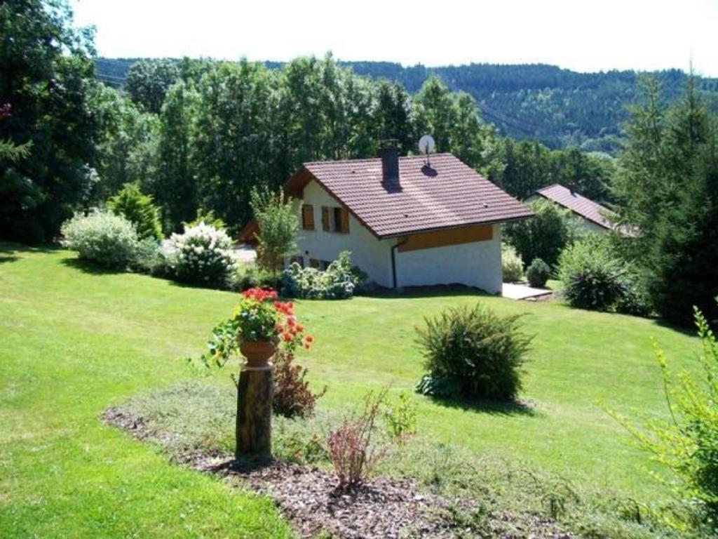 a small house in the middle of a green field at Gîte Anould, 4 pièces, 6 personnes - FR-1-589-2 in Anould