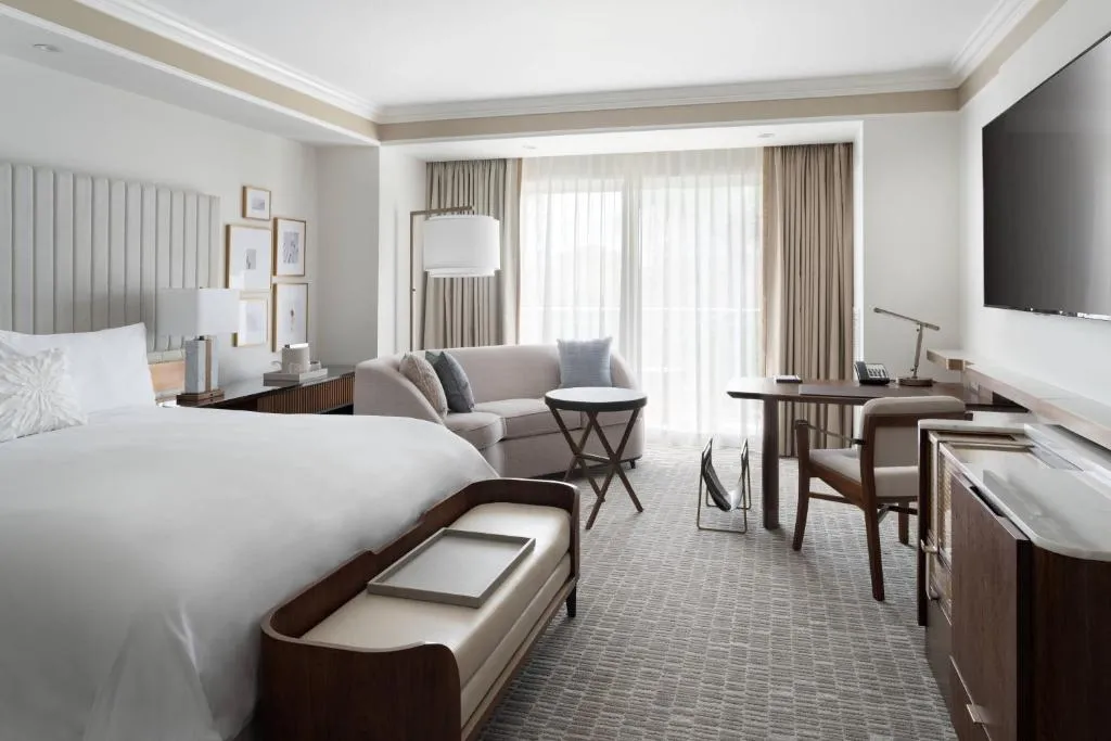 1 King Bed, Lake View, Guest Room