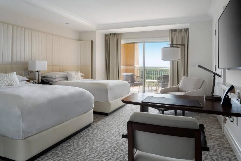 2 Queen Beds, Lakefront View, Pool View, Guest Room