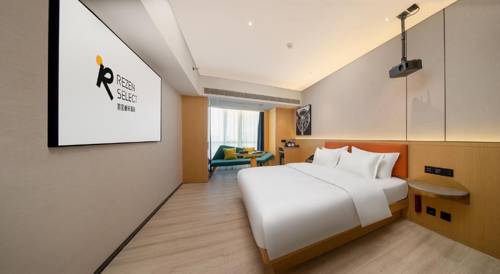 Postel nebo postele na pokoji v ubytování Rezen Select Hotel guagnzhou Baiyun International Airport T2 Canton Fair Certificate Application & Free Shuttle