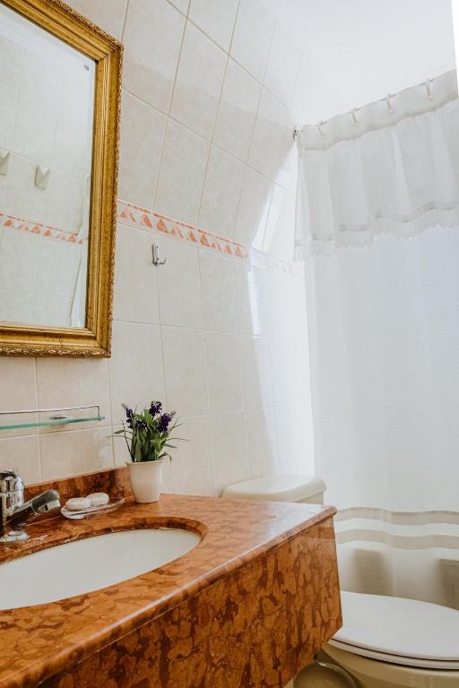 Koupelna v ubytování Orly Suites