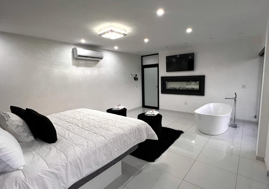 LONGVIEW HOME-STUDIOS