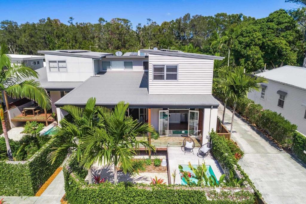 an aerial view of a white house with palm trees at A Perfect Stay - Clique 2 in Byron Bay