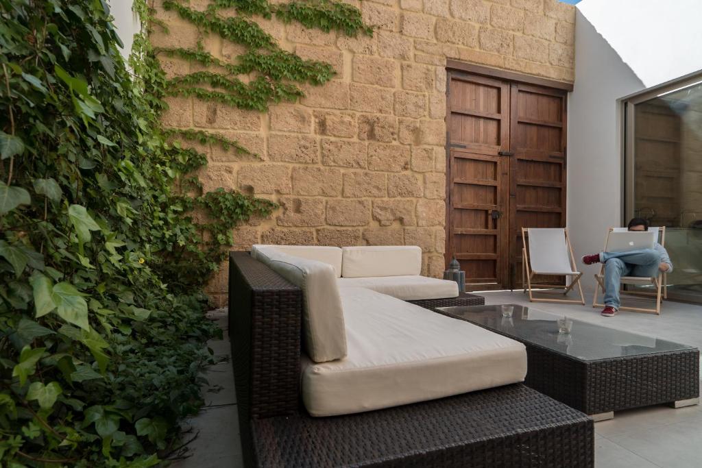 A seating area at Youth Hostel Jávea