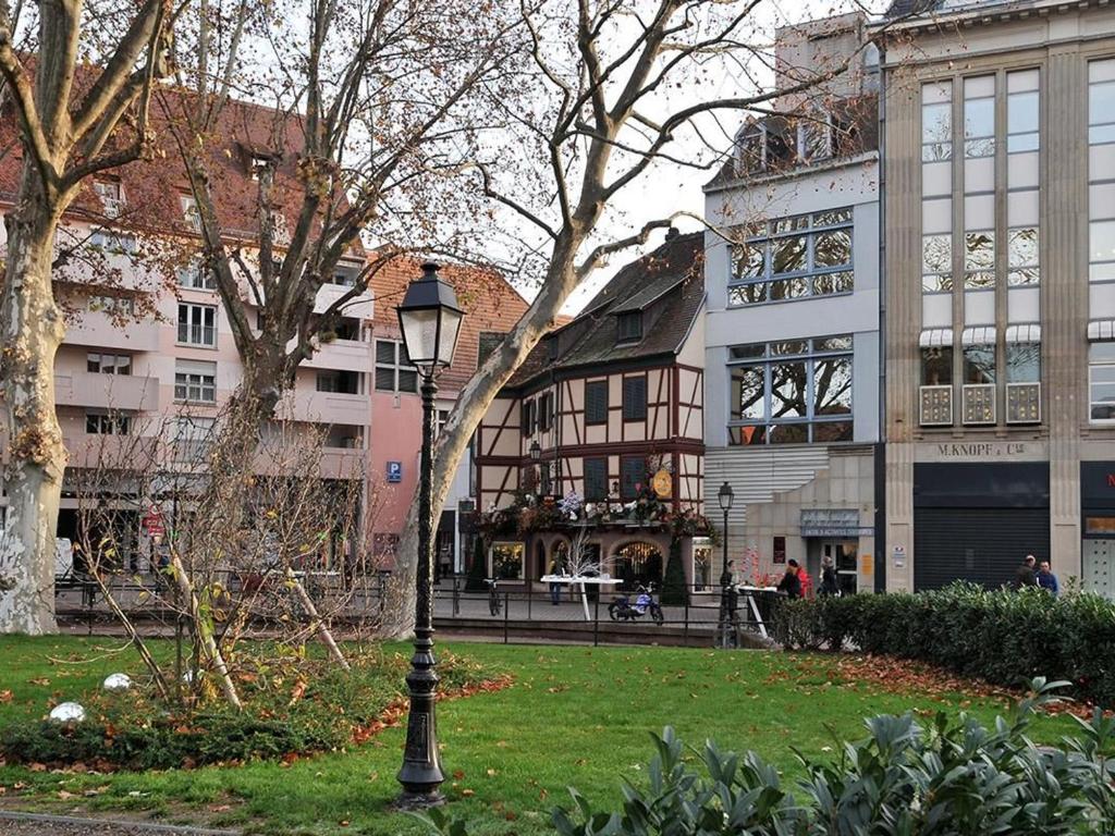 Appartement Rénové, 3 Ch. avec Parking Privé, Hyper-Centre Colmar - FR-1-744-36 – photo 11