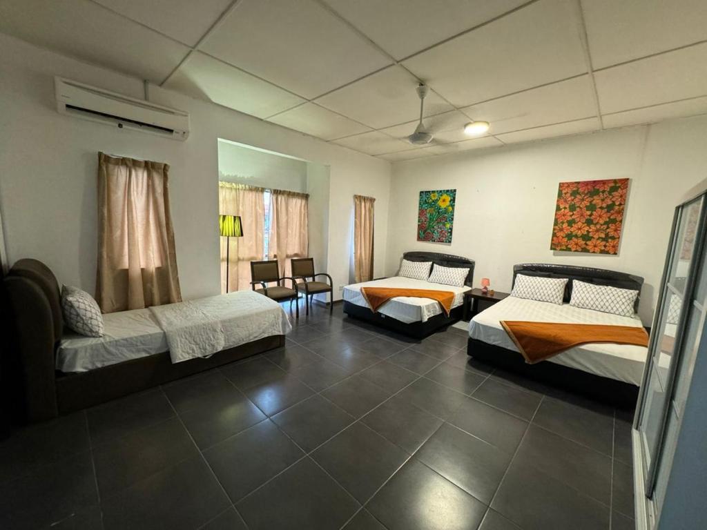 Postel nebo postele na pokoji v ubytování Rumah Tamu UMS / UMS Homestay