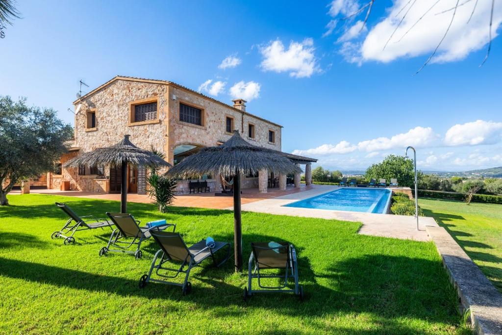 Bazén v ubytování Es Turonet nebo v jeho okolí