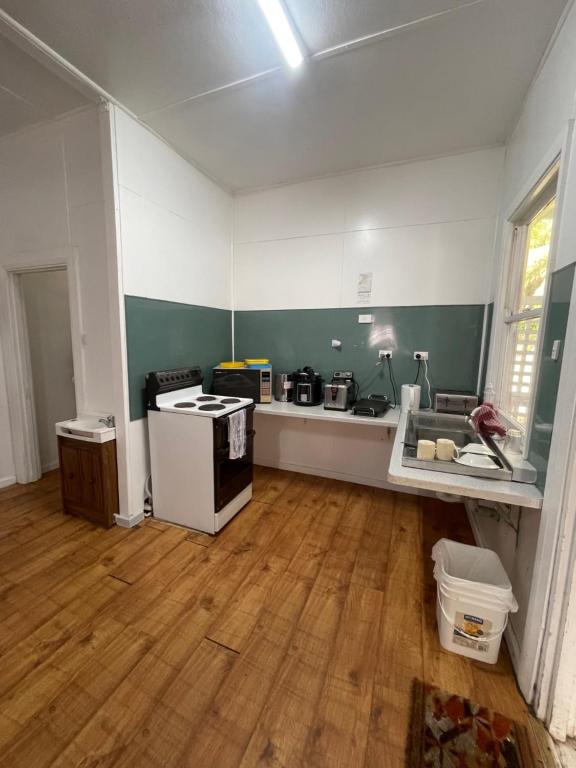 Kuchyň nebo kuchyňský kout v ubytování Mountain View Motel