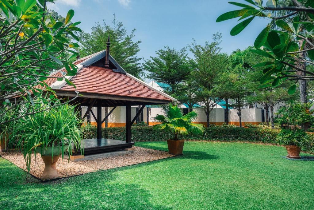 Zahrada ubytování Paradox Resort Phuket