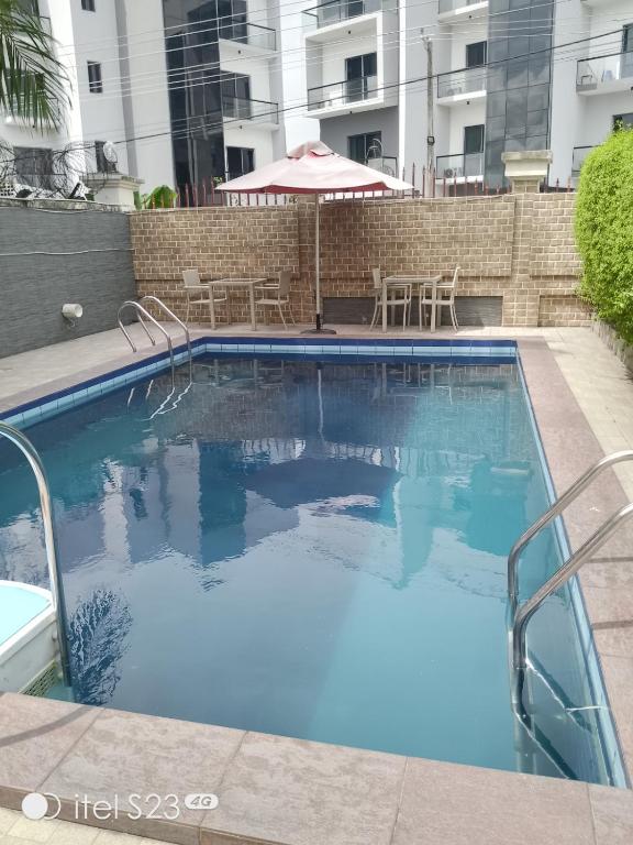 Bazén v ubytování Ellyxville Hotel nebo v jeho okolí