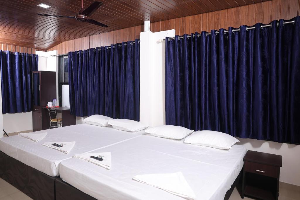 Postel nebo postele na pokoji v ubytování ACE SUITES