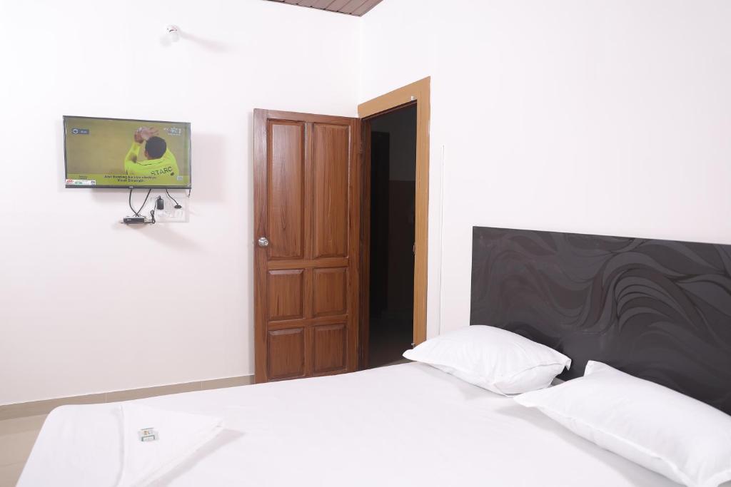 Postel nebo postele na pokoji v ubytování ACE SUITES
