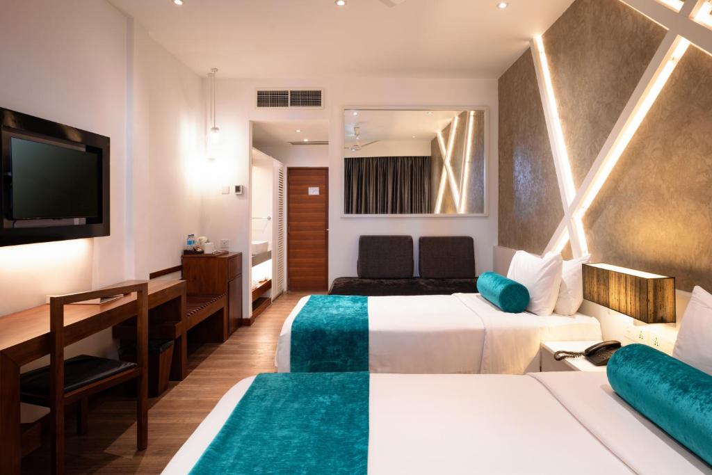 Postel nebo postele na pokoji v ubytování Camelot Beach Hotel